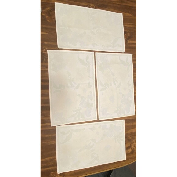 4 Butter Yellow and Blue Floral Grapes Placemats Cloth Great Condition Cottage - Picture 6 of 9